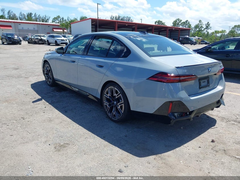 Vin: wby33fk05rcr50157, lot: 45813220, bmw i5 edrive40 20243