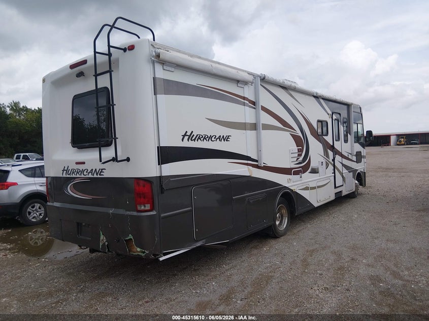 1F65F5DY8B0A10315 2011 Ford F53 photo 1