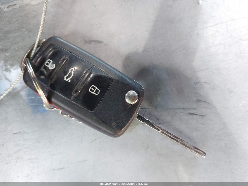 2012 Volkswagen Beetle 2.5L VIN: 3VWJP7AT8CM631319 Lot: 45315628