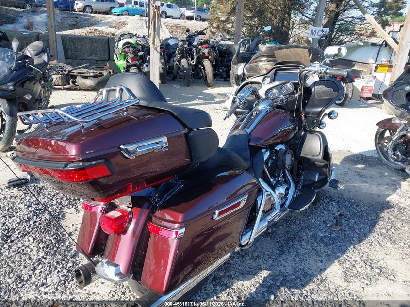 VIN 1HD1KGD1XJB621471 2018 HARLEY-DAVIDSON FLTRU