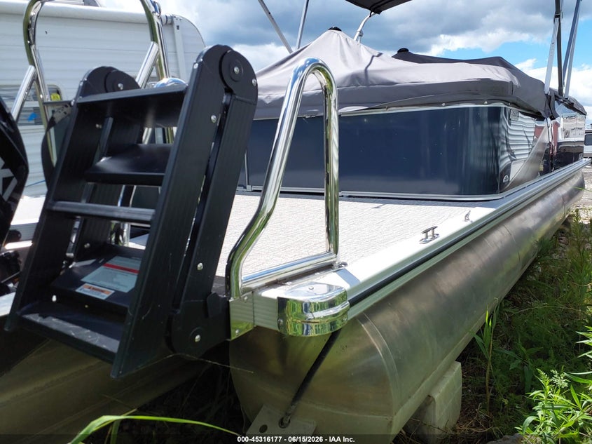 2025 TAHOE PONTOON auction photo 4