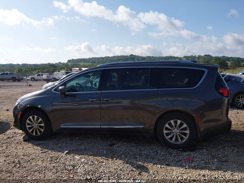 2018 Chrysler Pacifica Touring L VIN: 2C4RC1BG8JR217222 Lot: 45316286