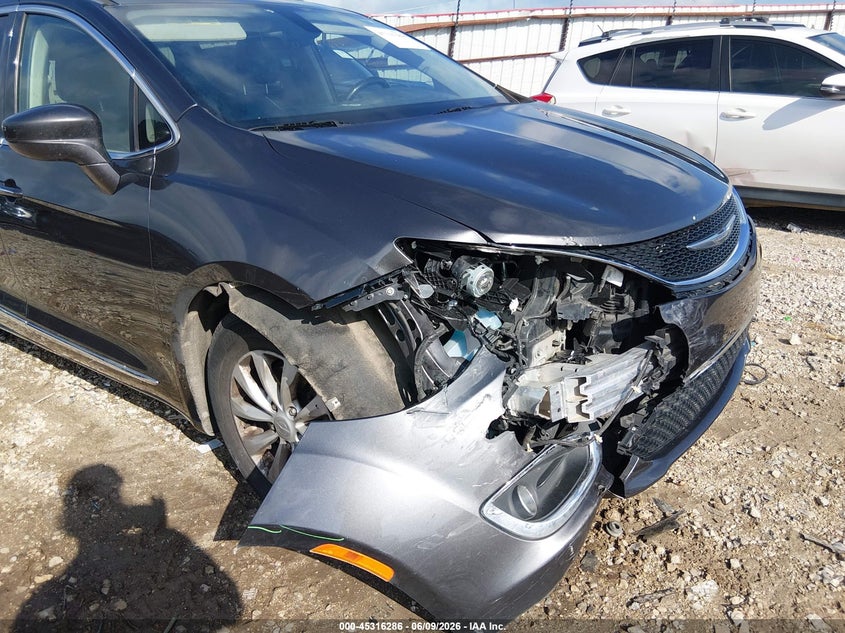 2018 Chrysler Pacifica Touring L VIN: 2C4RC1BG8JR217222 Lot: 45316286