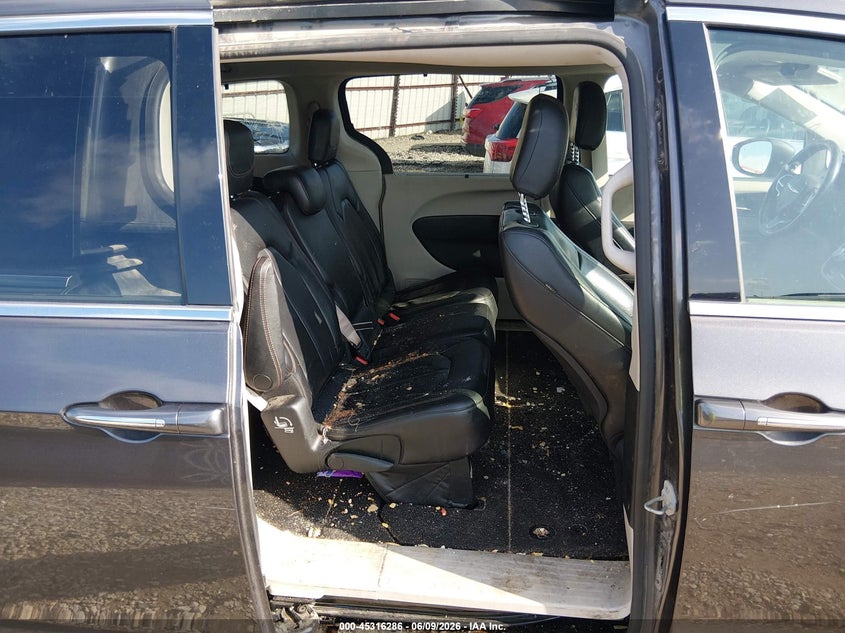 2018 Chrysler Pacifica Touring L VIN: 2C4RC1BG8JR217222 Lot: 45316286