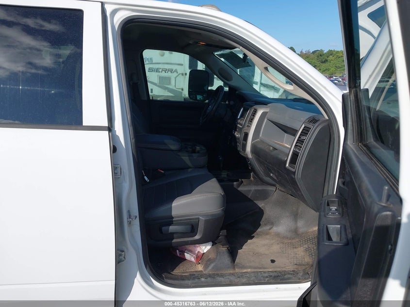 2017 RAM 3500 CHASSIS auction photo 6