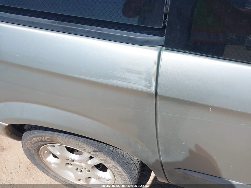 2004 DODGE CARAVAN auction photo 6