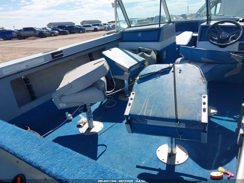 1988 LUND 18' auction photo 5