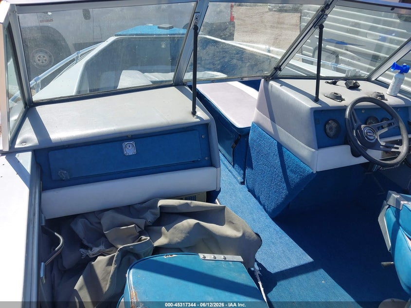 1988 LUND 18' auction photo 7