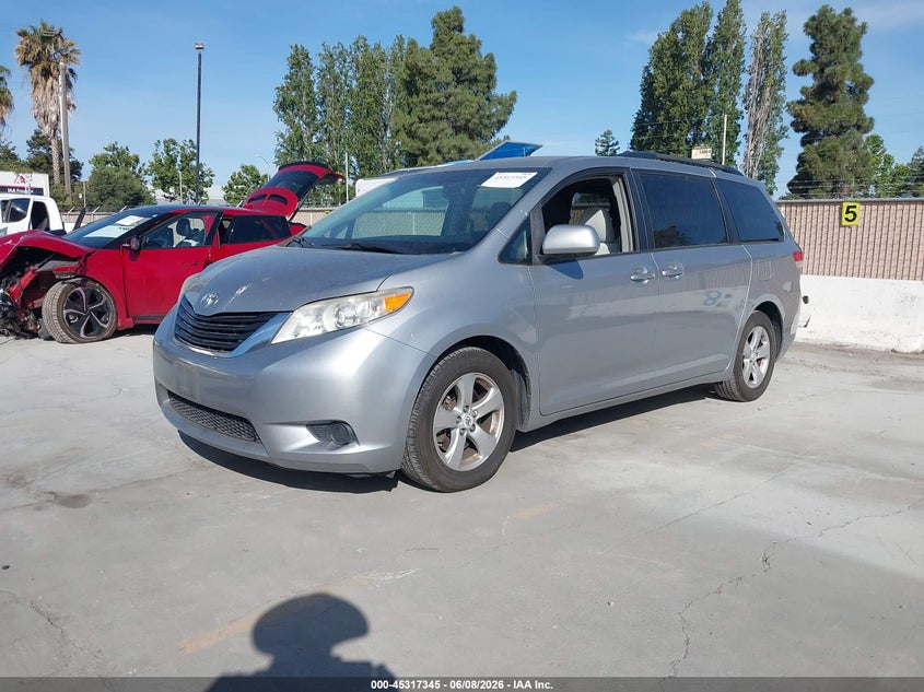 2011 TOYOTA SIENNA auction photo 2