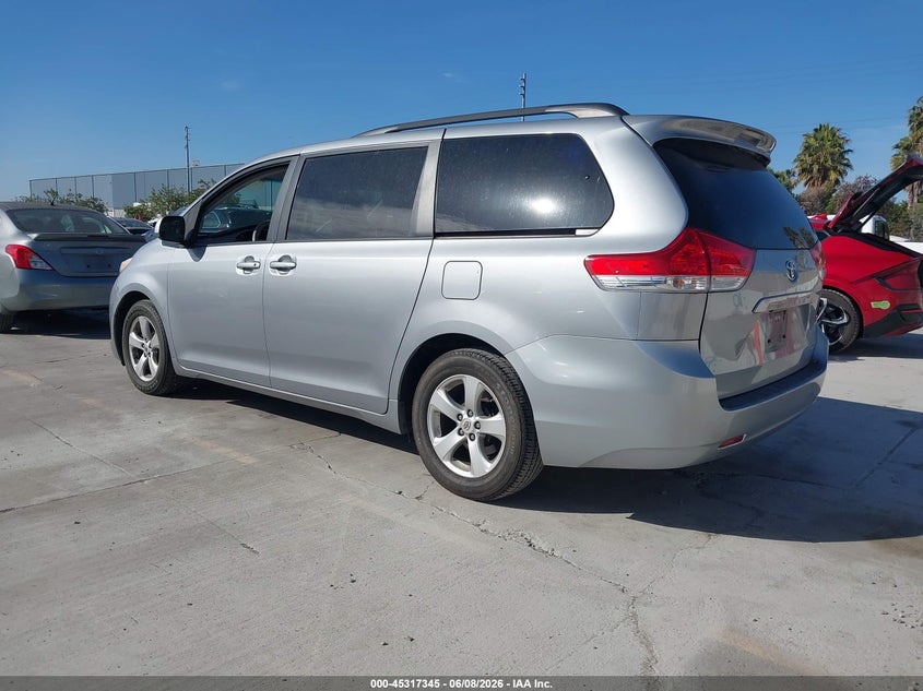 2011 TOYOTA SIENNA auction photo 3