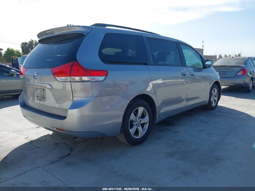 2011 TOYOTA SIENNA auction photo 4