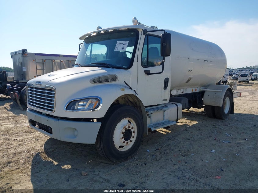 2004 FREIGHTLINER M2 auction photo 2