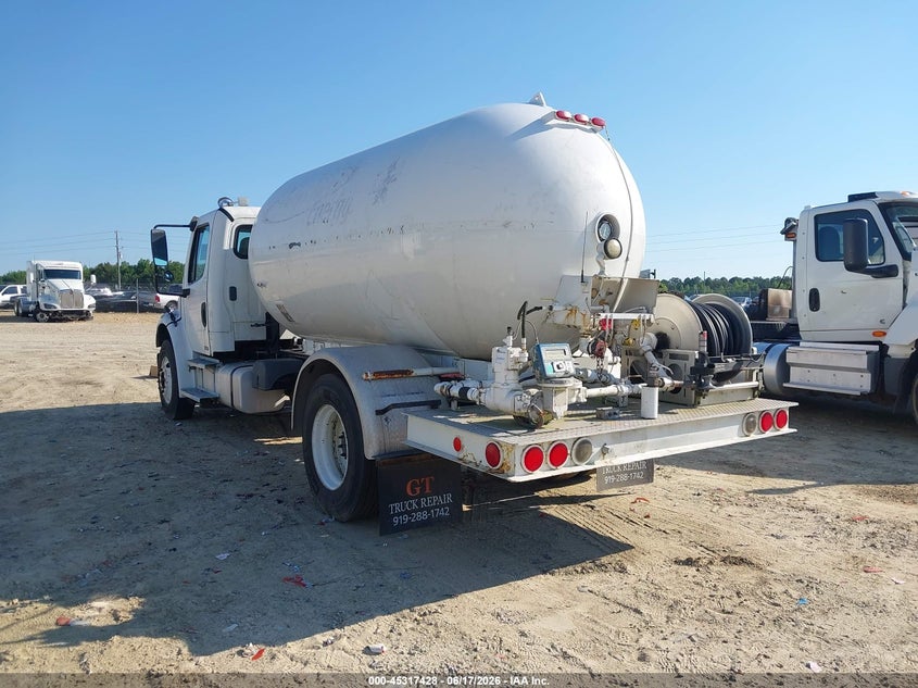 2004 FREIGHTLINER M2 auction photo 3