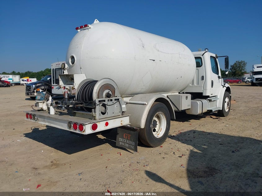2004 FREIGHTLINER M2 auction photo 4