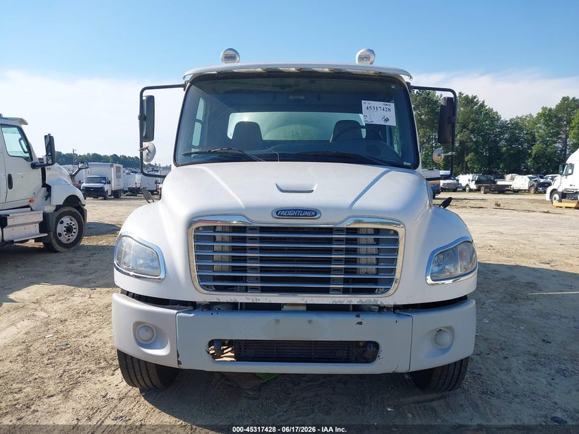 2004 FREIGHTLINER M2 auction photo 6