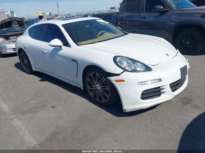 2015 PORSCHE PANAMERA 4