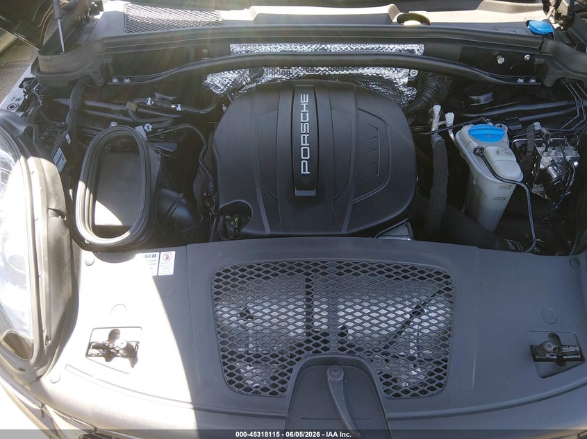 WP1AA2A52JLB21098 2018 Porsche Macan 2.0 black