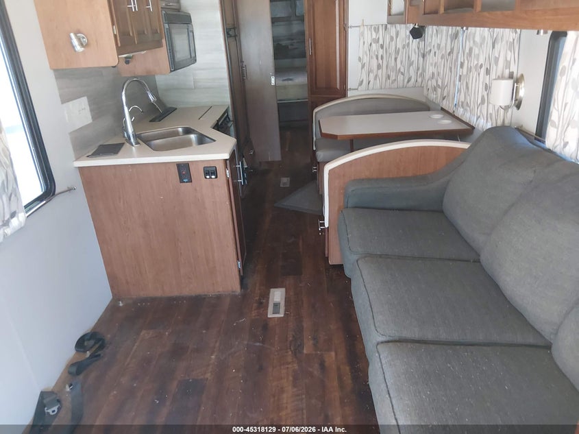 2001 FREIGHTLINER CHASSIS auction photo 8