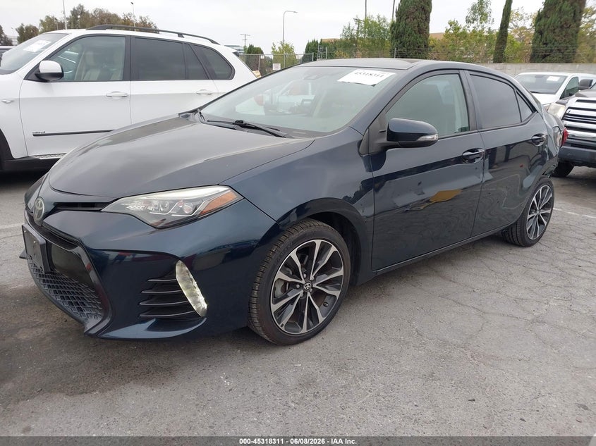 2018 Toyota Corolla Se 5YFBURHE8JP775610 photo 1