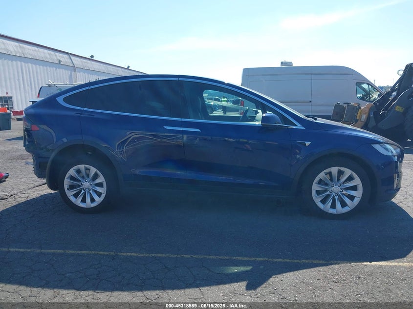 2018 Tesla Model X 100D/75D/P100D VIN: 5YJXCDE20JF114123 Lot: 45318589