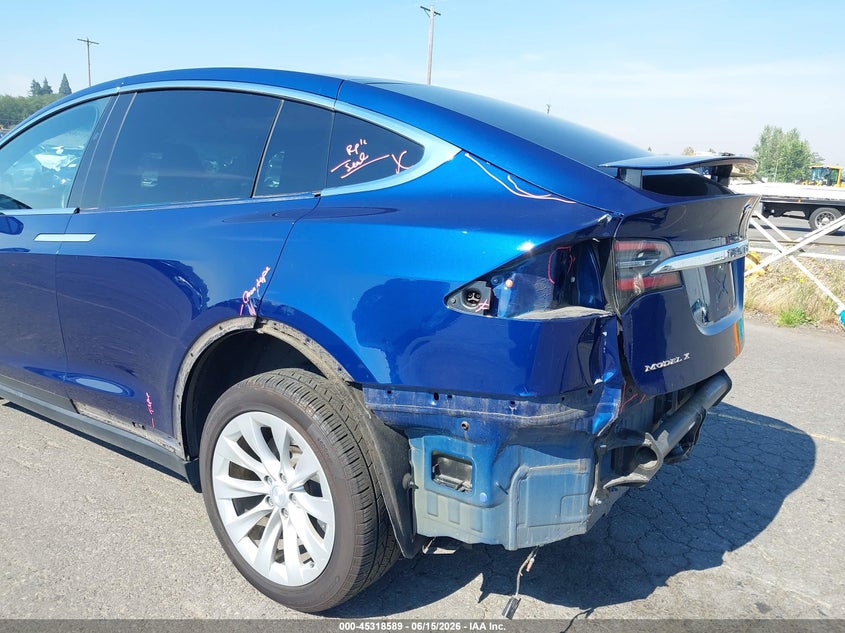 2018 Tesla Model X 100D/75D/P100D VIN: 5YJXCDE20JF114123 Lot: 45318589
