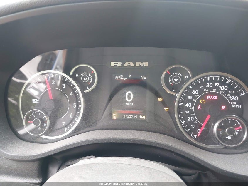 2025 RAM 1500 auction photo 7