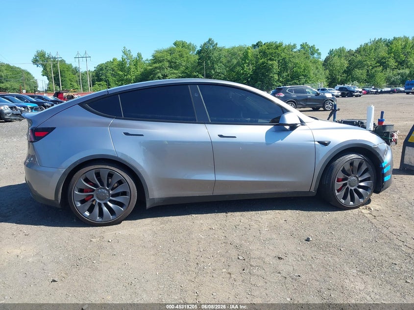 TESLA MODEL Y - zdjęcie 13