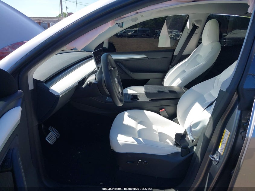 TESLA MODEL Y - zdjęcie 5