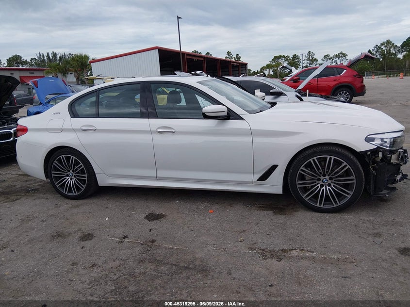 2018 BMW 530E IPERFORMANCE — Фото 14