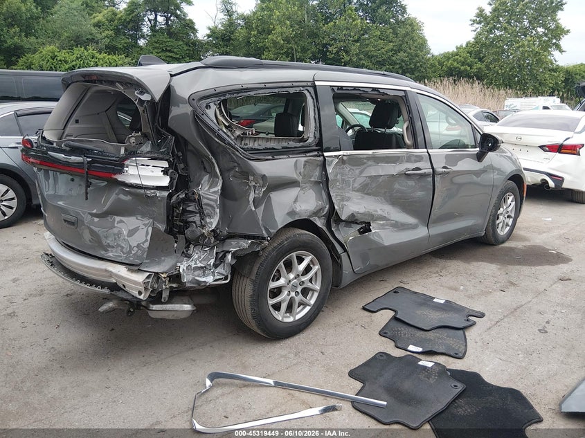 2023 CHRYSLER PACIFICA auction photo 4