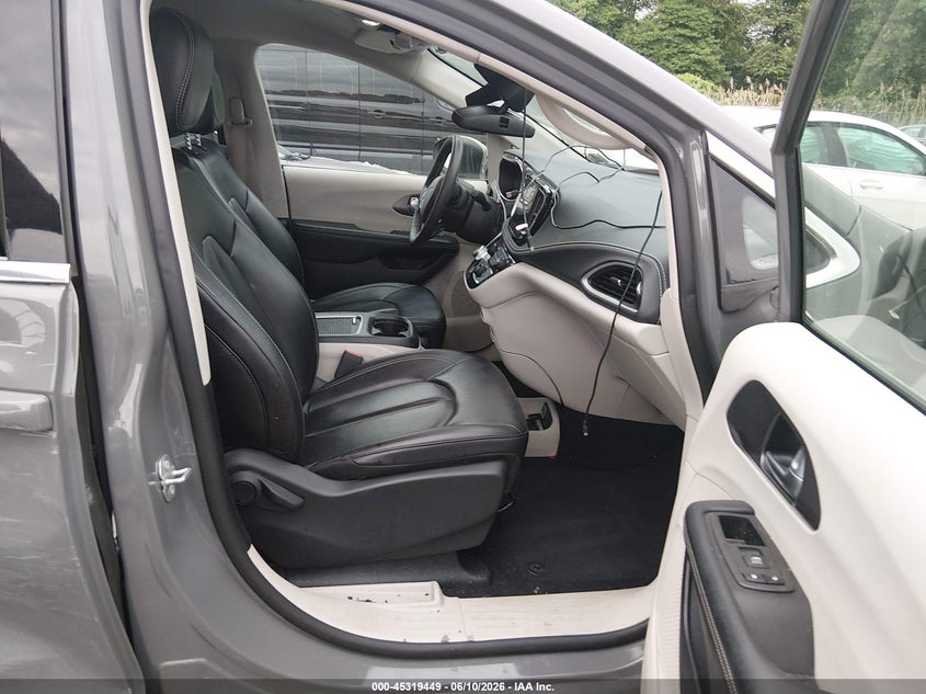 2023 CHRYSLER PACIFICA auction photo 5