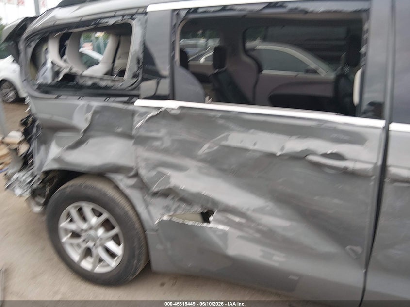 2023 CHRYSLER PACIFICA auction photo 6