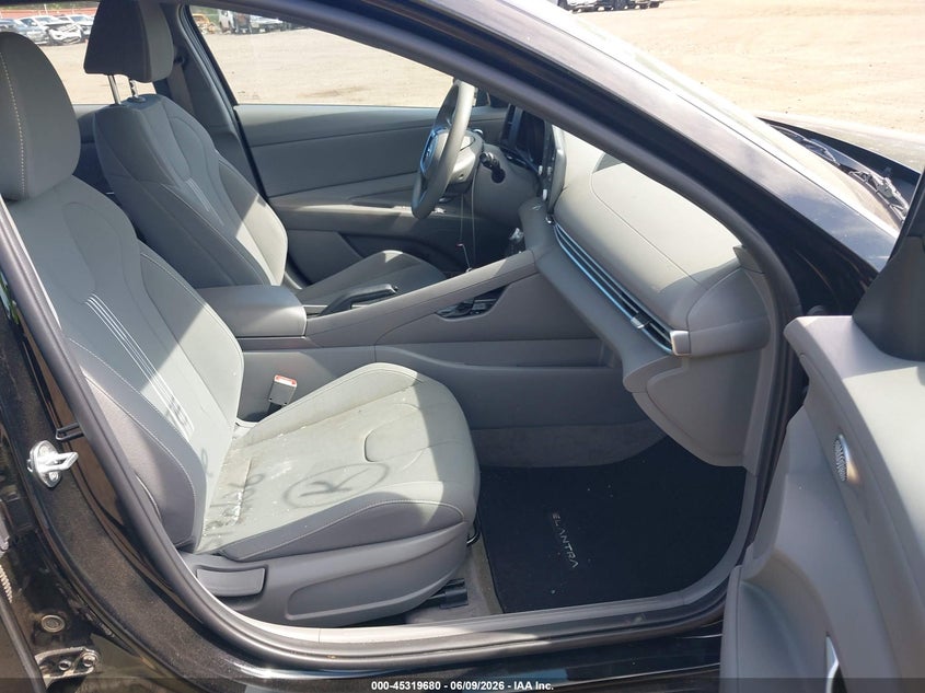 2023 HYUNDAI ELANTRA auction photo 5
