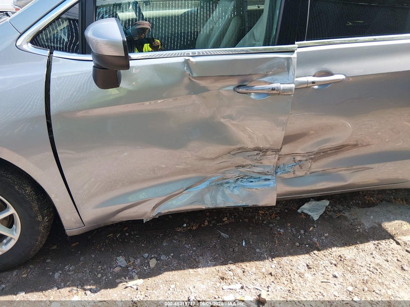 2021 CHRYSLER VOYAGER auction photo 6