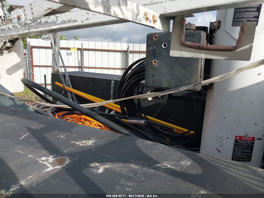 2008 FORD F-450 CHASSIS auction photo 6