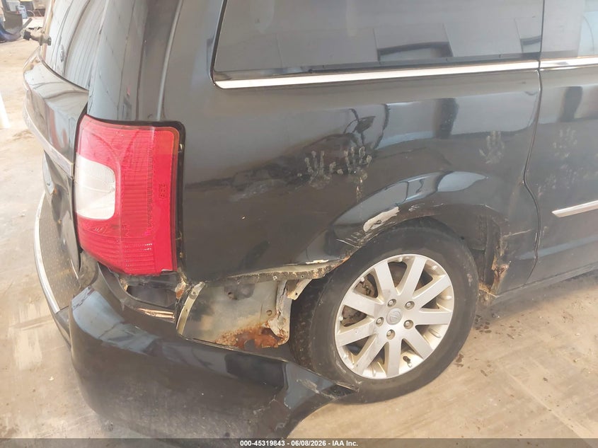2015 CHRYSLER TOWN & COUNTRY auction photo 6