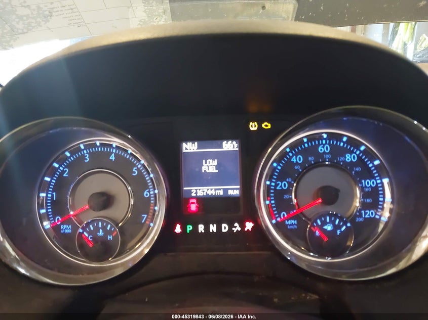 2015 CHRYSLER TOWN & COUNTRY auction photo 7