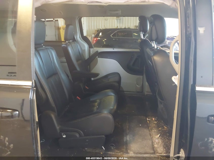 2015 CHRYSLER TOWN & COUNTRY auction photo 8