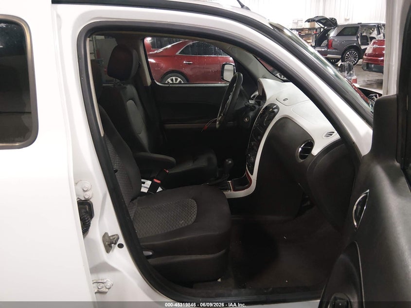 2010 CHEVROLET HHR auction photo 5