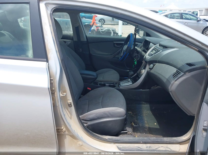 2011 HYUNDAI ELANTRA auction photo 5