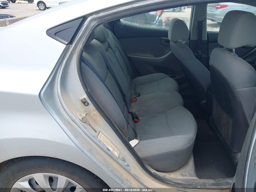 2011 HYUNDAI ELANTRA auction photo 8