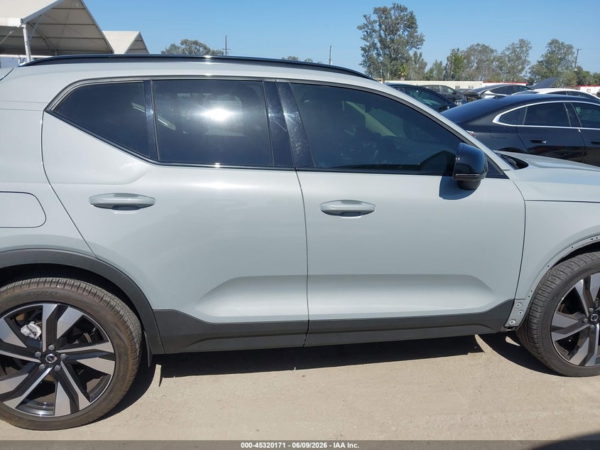 2024 Volvo Xc40 B5 Ultimate Dark Theme VIN: YV4L12UM8R2336240 Lot: 45320171