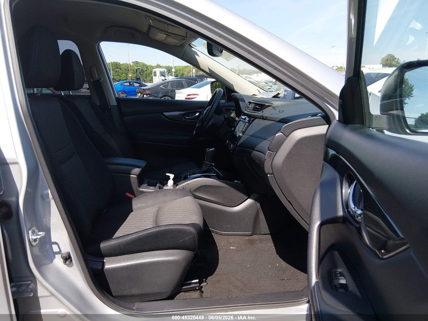 2017 NISSAN ROGUE auction photo 5