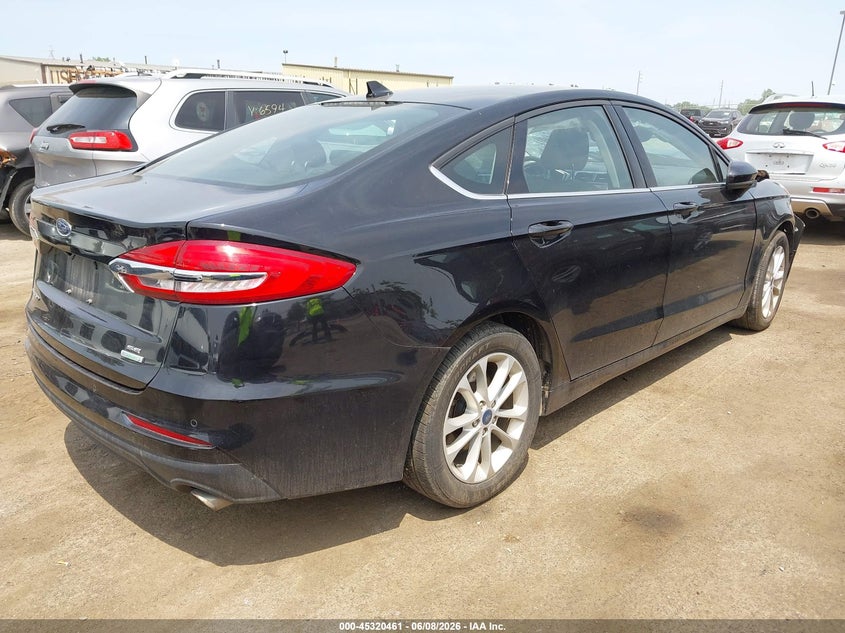 Vin: 3fa6p0hd8lr108633, lot: 45818394, ford fusion se 20204