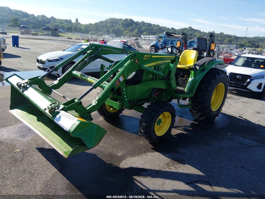 2021 JOHN DEERE 4044M TRACTOR auction photo 2