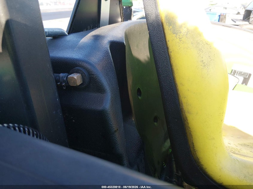 2021 JOHN DEERE 4044M TRACTOR auction photo 8