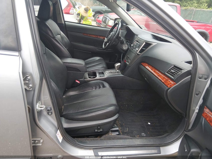 2010 SUBARU OUTBACK auction photo 5
