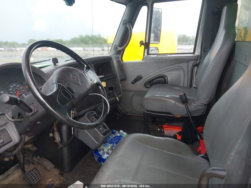 2004 INTERNATIONAL 4000 auction photo 7