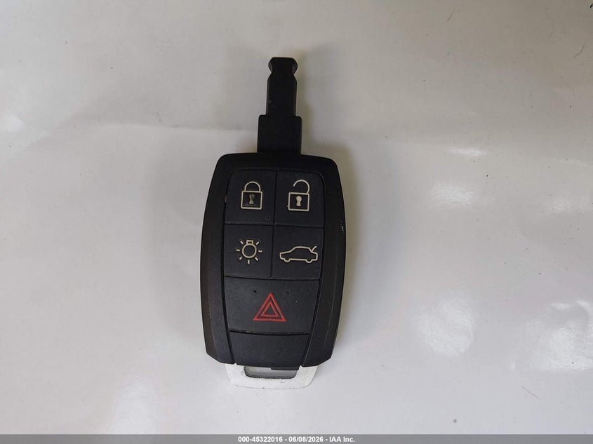 2011 Volvo C70 T5 VIN: YV1672MCXBJ118246 Lot: 45322016
