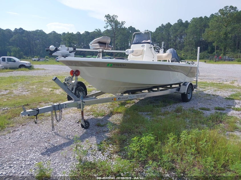 2018 NAUTICSTAR 19' auction photo 2
